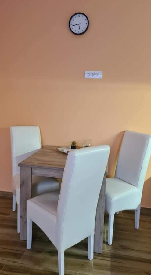 Ales Apartman Sombor Exterior foto